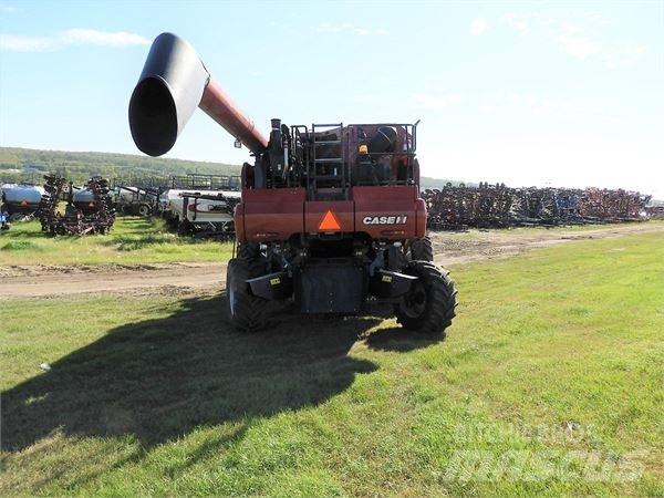 Case IH 8230 Teraviljakombainid