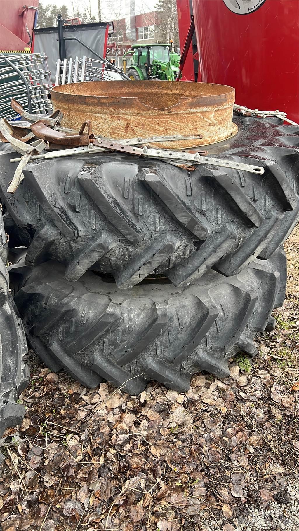  20.8R 38 Rehvid, rattad ja veljed