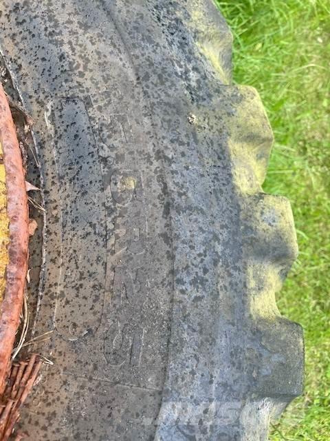  4ST LASTMASKINSDÄCK Rehvid, rattad ja veljed