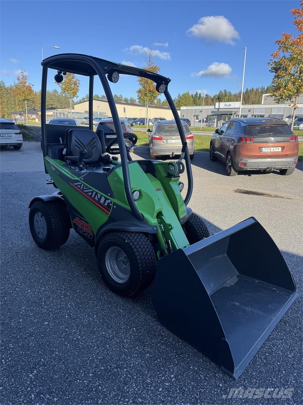 Avant 225 med skopa Kompaktlaadurid