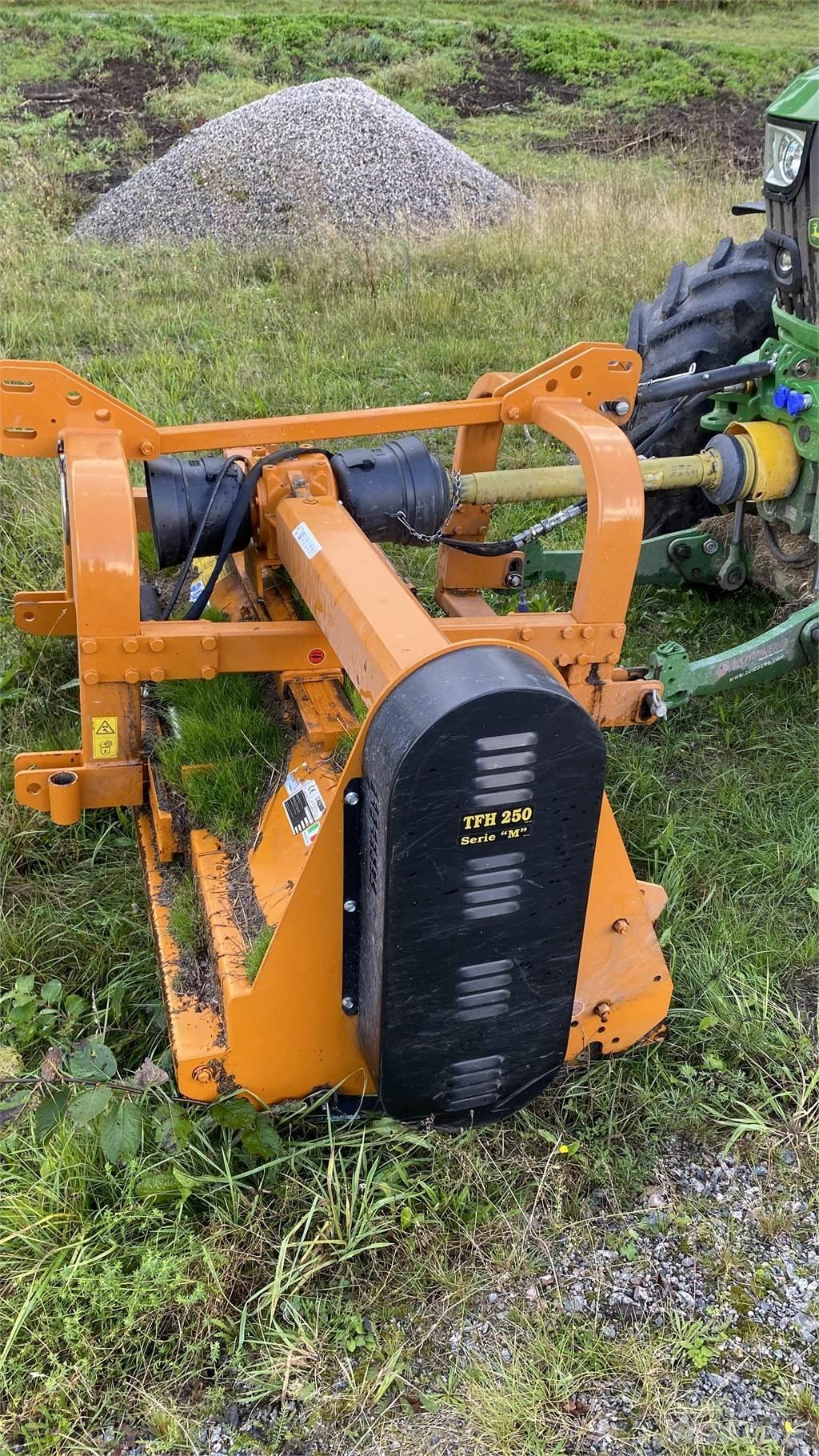 Berti TFH 250 BETESPUTS Karjamaade niidukid / pealselõikurid