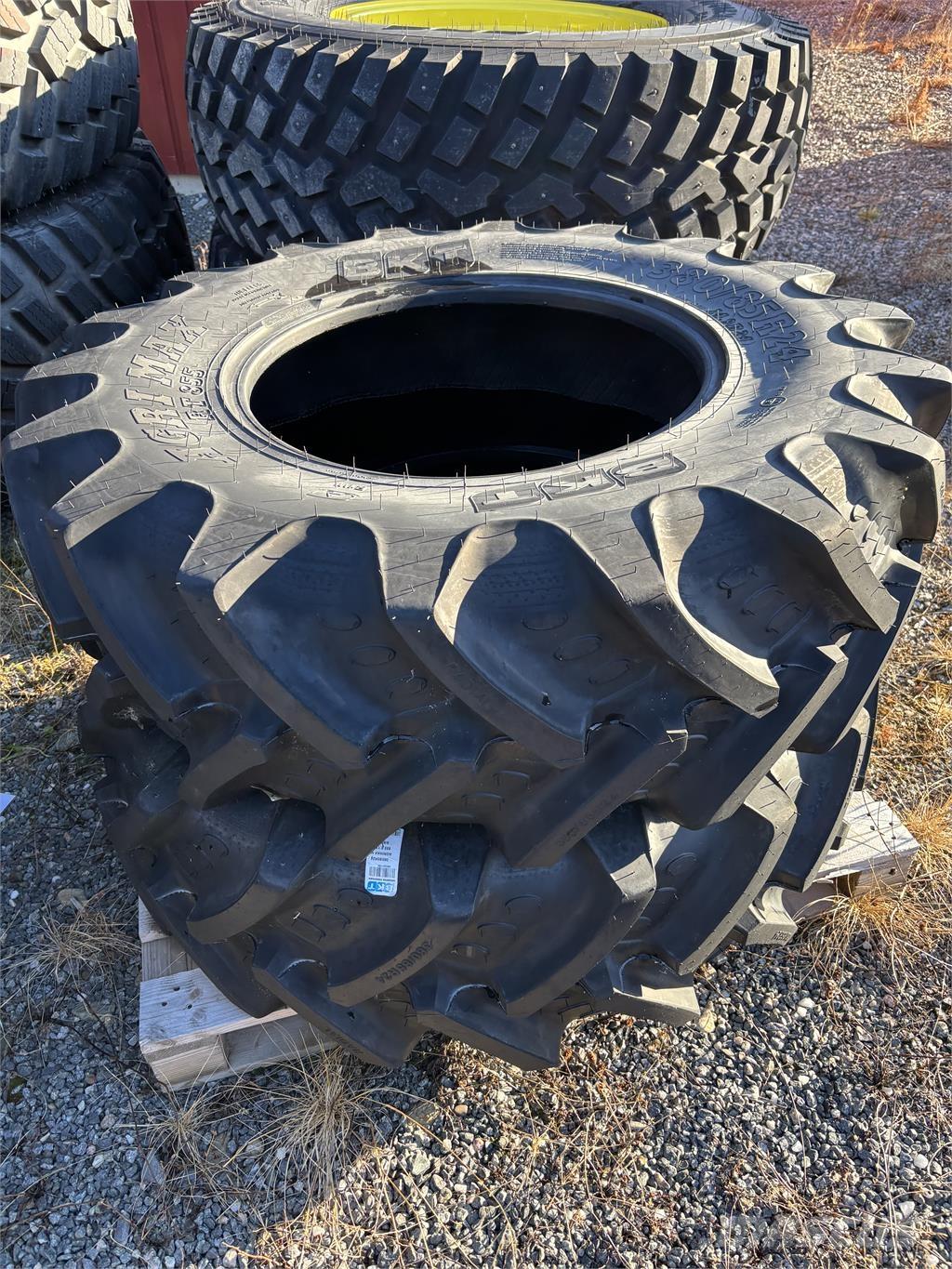 BKT Däck 380/85R24 2st Rehvid, rattad ja veljed