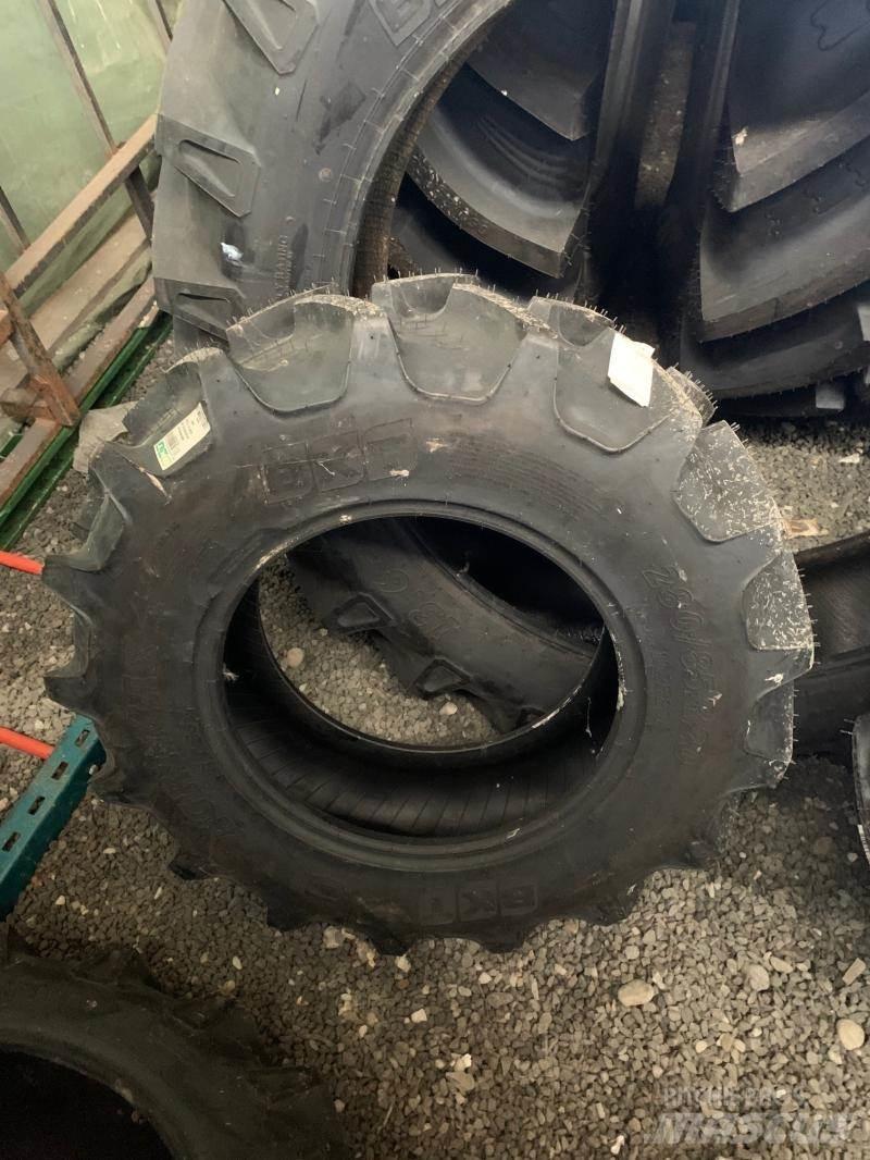  Däck BKT 280/85-R20 Rehvid, rattad ja veljed