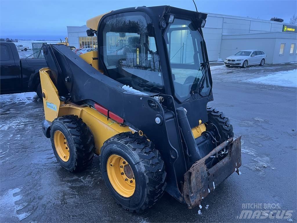 JCB 330 SKID STEER ATV-d