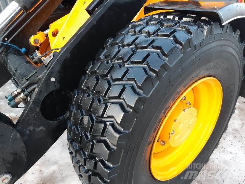 JCB 411 HT STORA BM Rataslaadurid