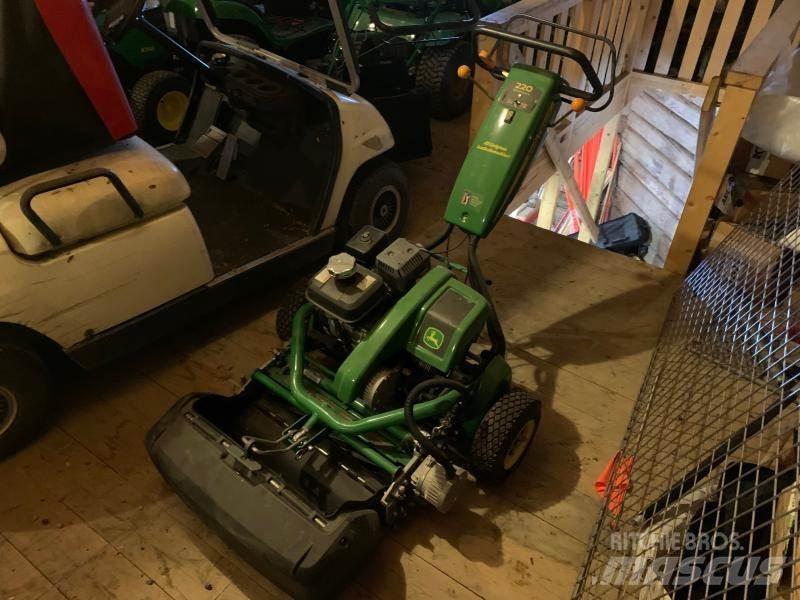John Deere 220 Murutraktorid