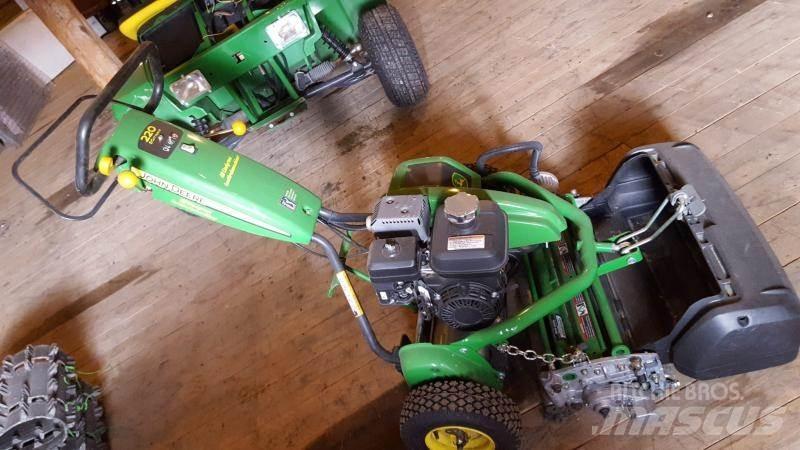 John Deere 220 Murutraktorid