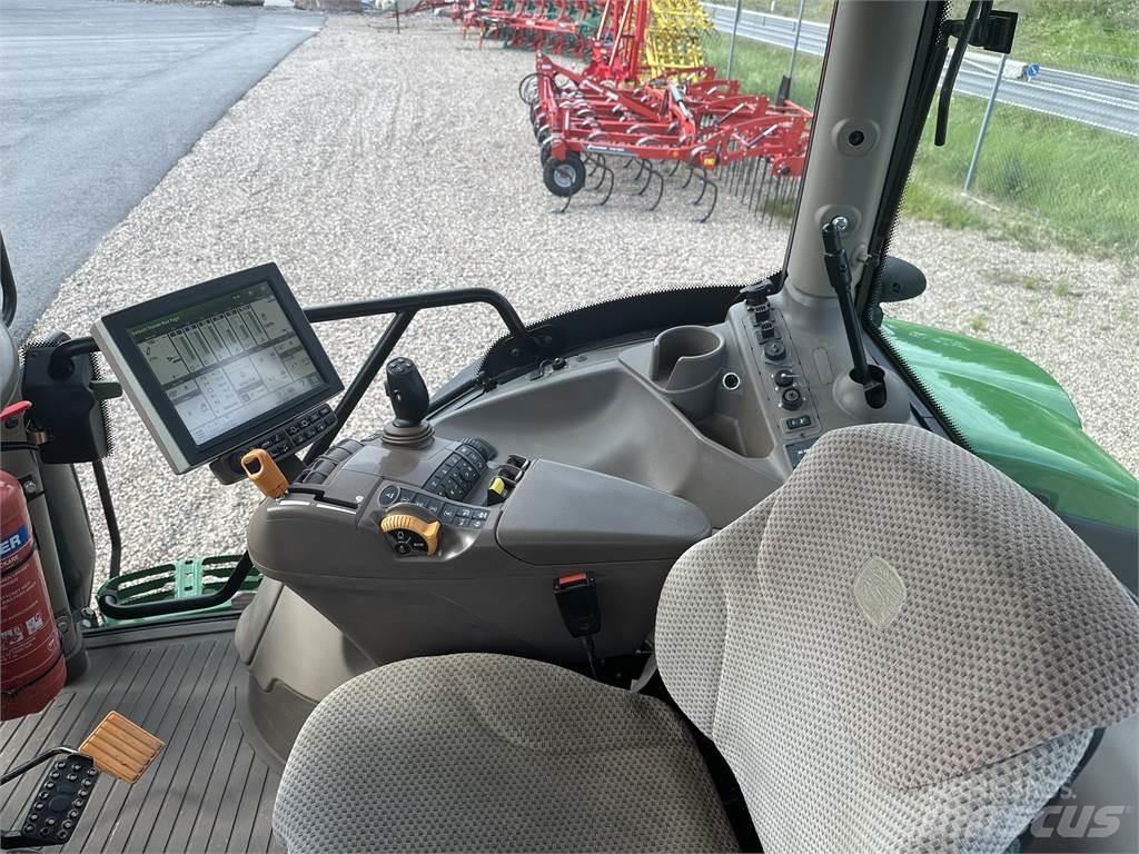 John Deere 6215R Traktorid