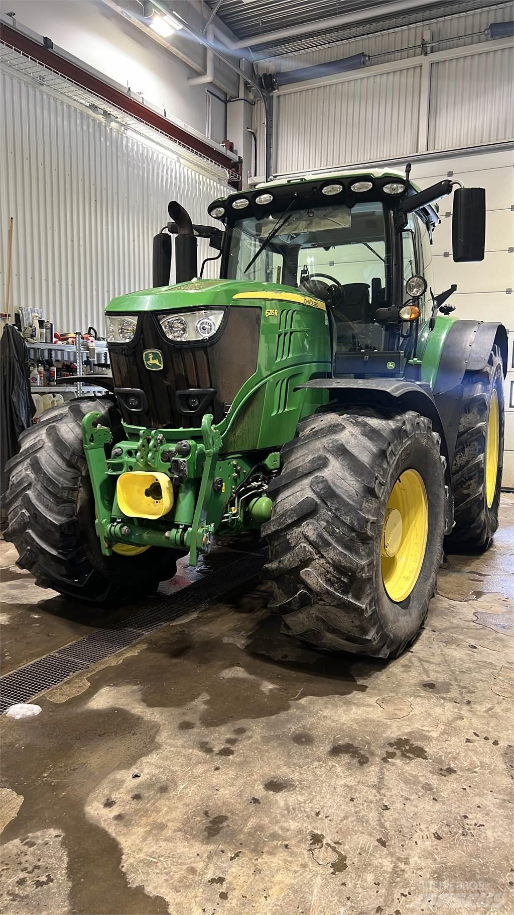 John Deere 6215R Traktorid