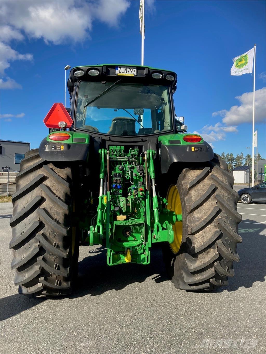 John Deere 6215R Traktorid