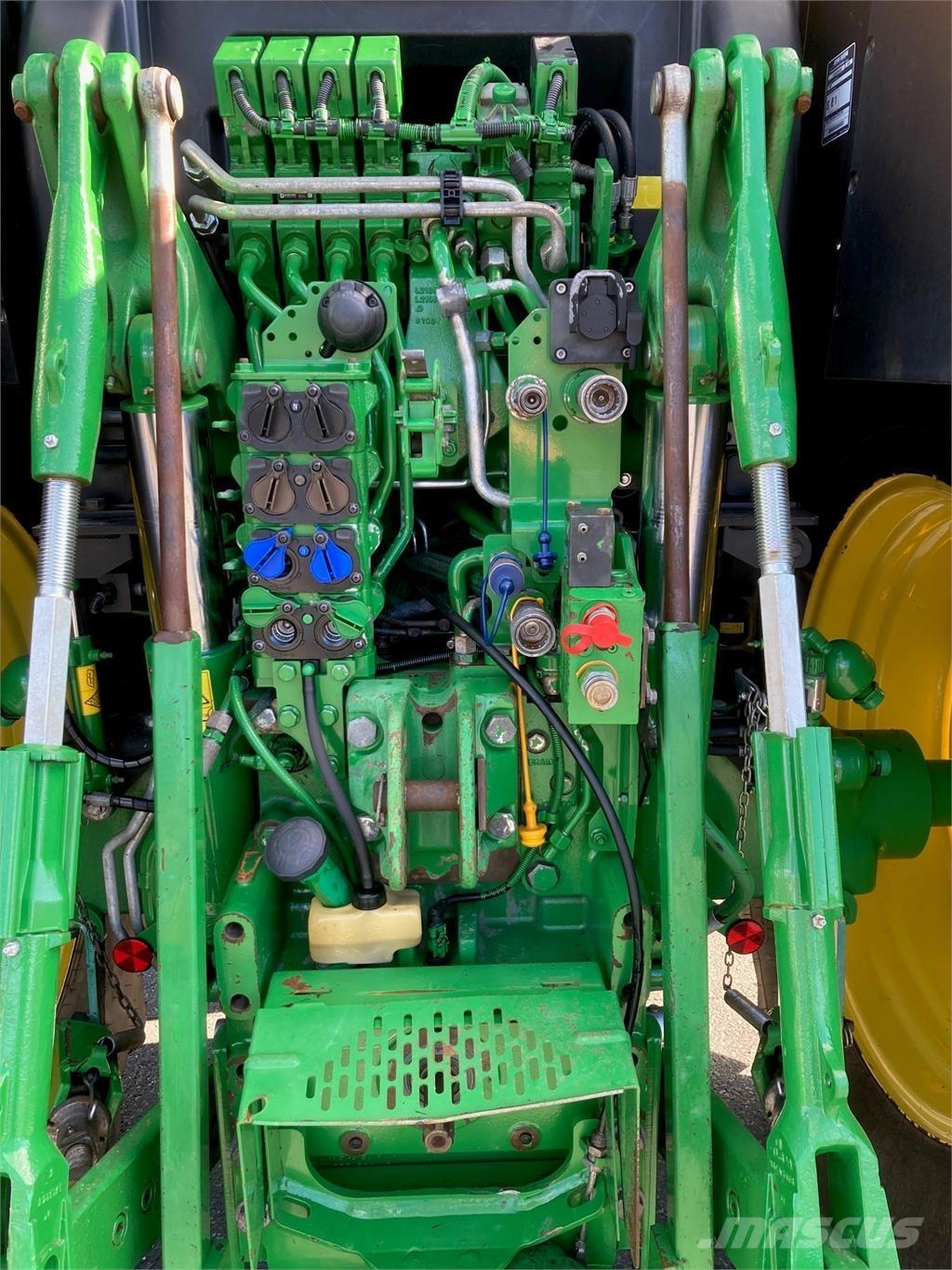 John Deere 6215R Traktorid