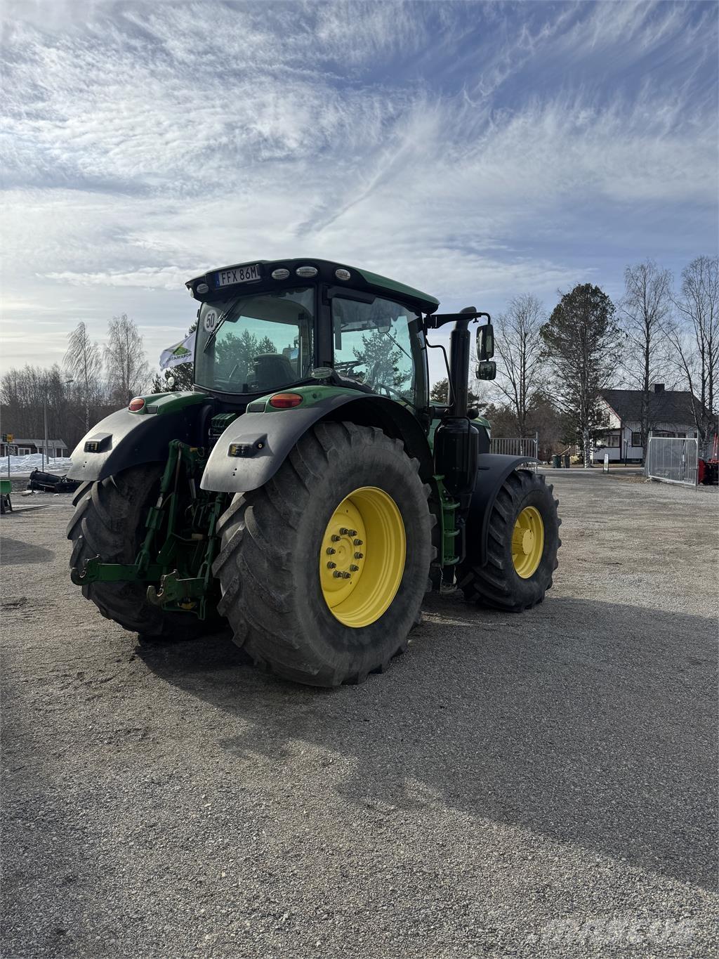 John Deere 6215R Traktorid