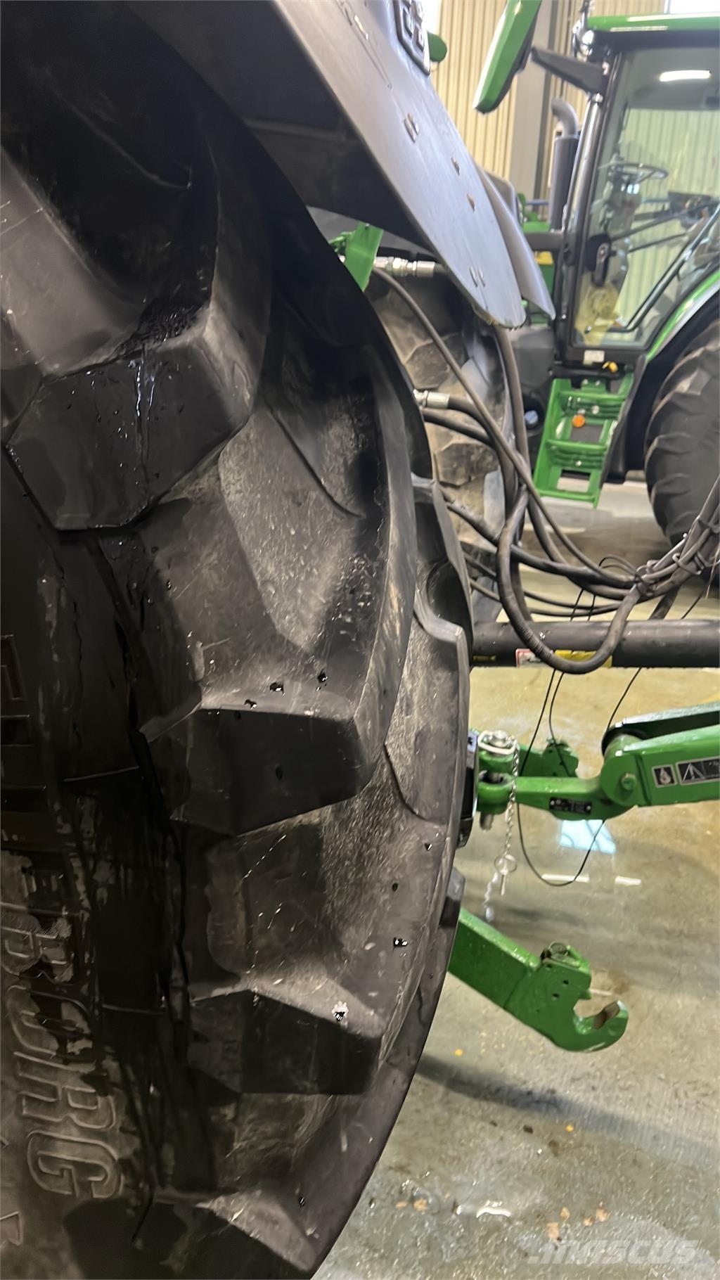 John Deere 6215R Traktorid