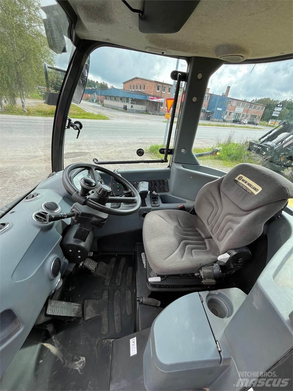 New Holland W70C Rataslaadurid