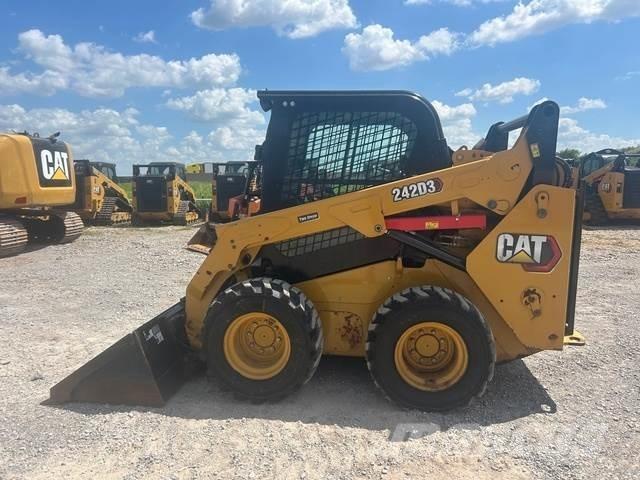 CAT 242D3 Rehvid, rattad ja veljed
