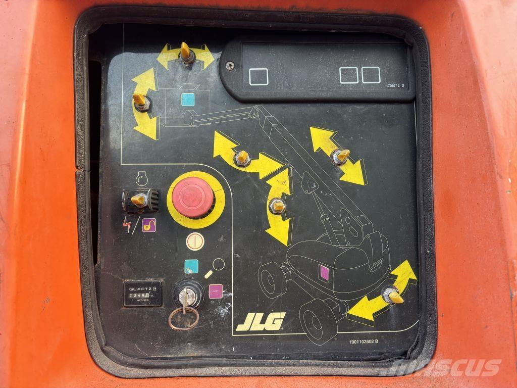 JLG 660 SJ Iseliikuvad poomtõstukid