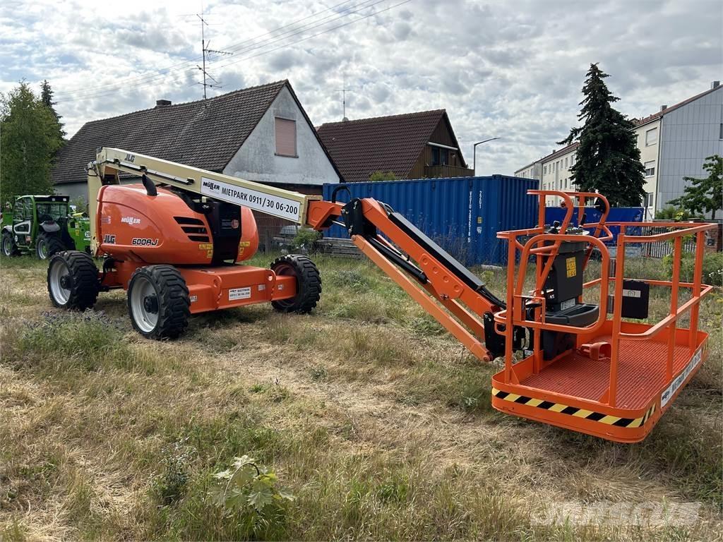 JLG 600AJ Iseliikuvad poomtõstukid