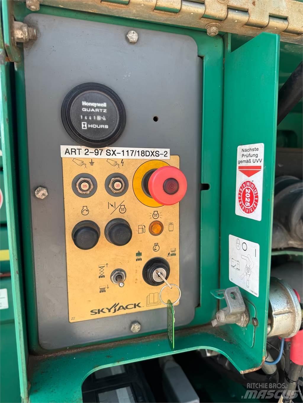 SkyJack 6832 RT Käärtõstukid