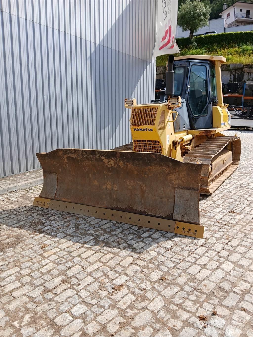 Komatsu D41E-6 Torupaigaldajad