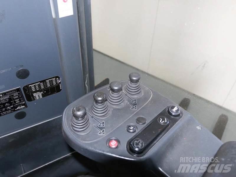 Linde R16X-02 116 Lükandmastiga tõstukid