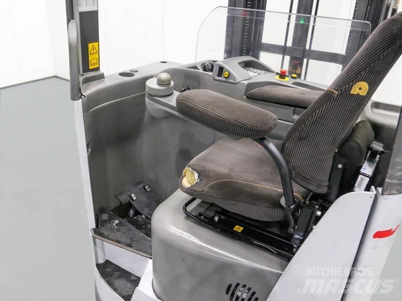 Nissan UNS161 Lükandmastiga tõstukid