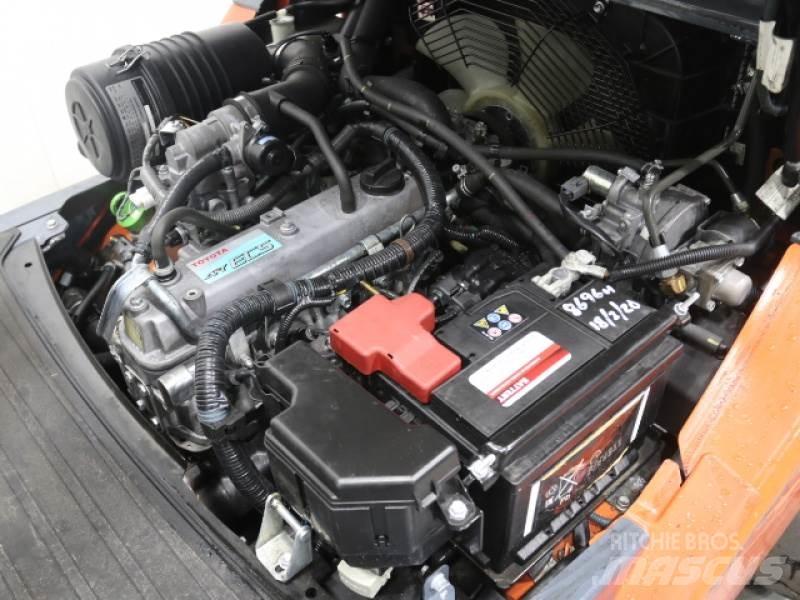 Toyota 02-8FGF30 Gaasitõstukid