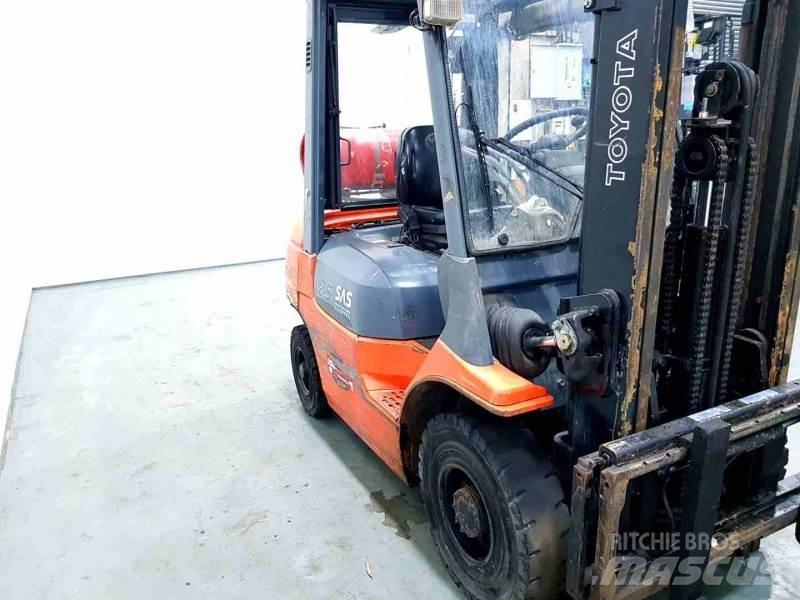Toyota 42-7FGF25 Gaasitõstukid