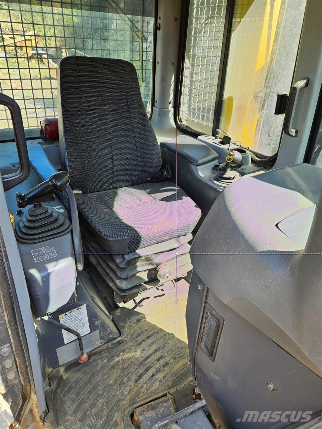 Komatsu D61PX-15 Buldooserid