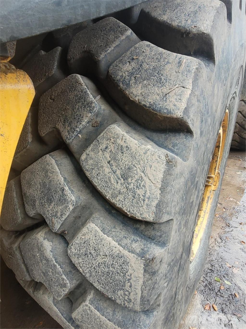 Volvo A40F Liigendraamiga pinnaseveokid