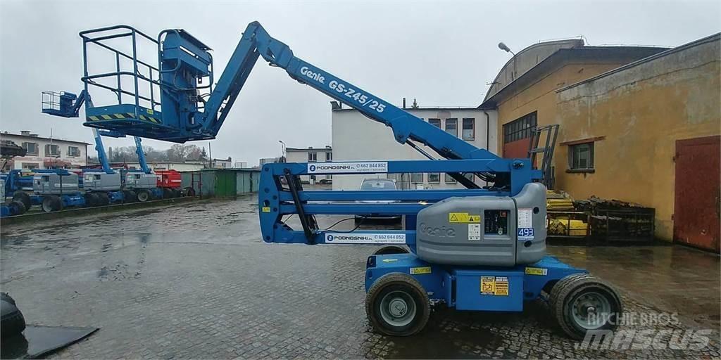 Genie Z45/25J Iseliikuvad poomtõstukid