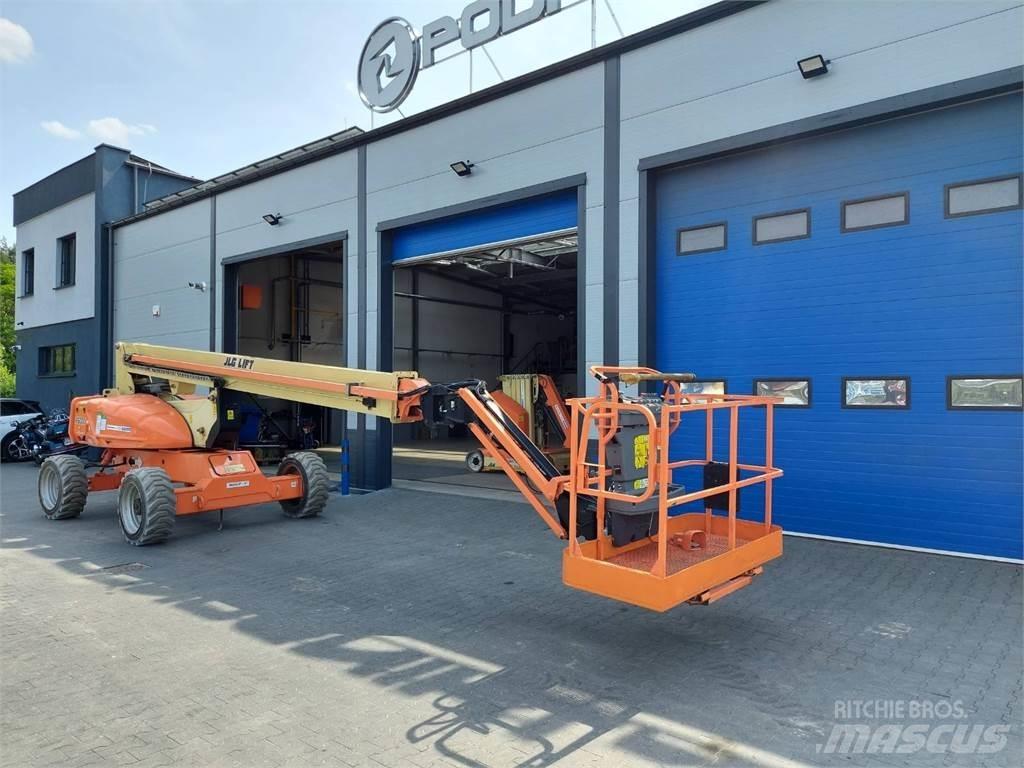 JLG M600JP Iseliikuvad poomtõstukid