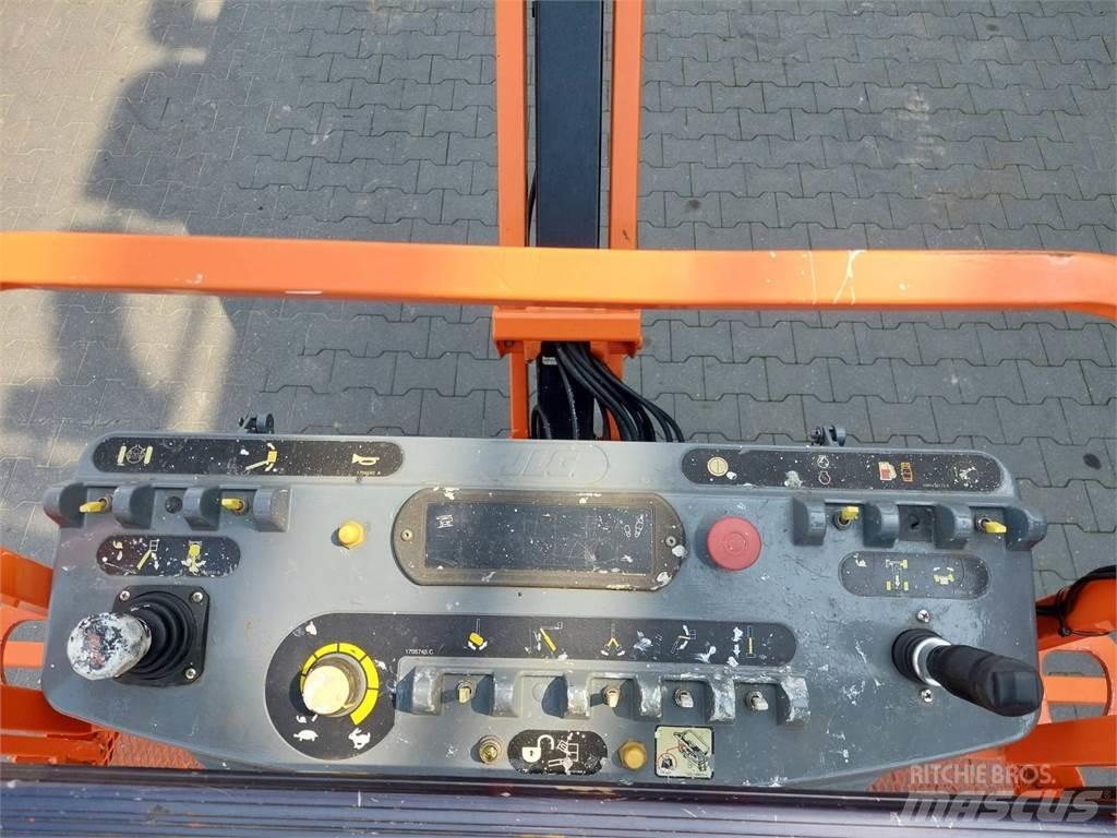 JLG M600JP Iseliikuvad poomtõstukid