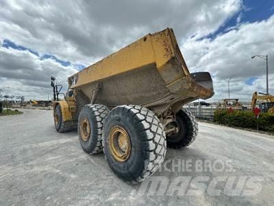 CAT 740 Liigendraamiga pinnaseveokid