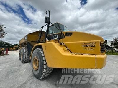 CAT 740 Liigendraamiga pinnaseveokid