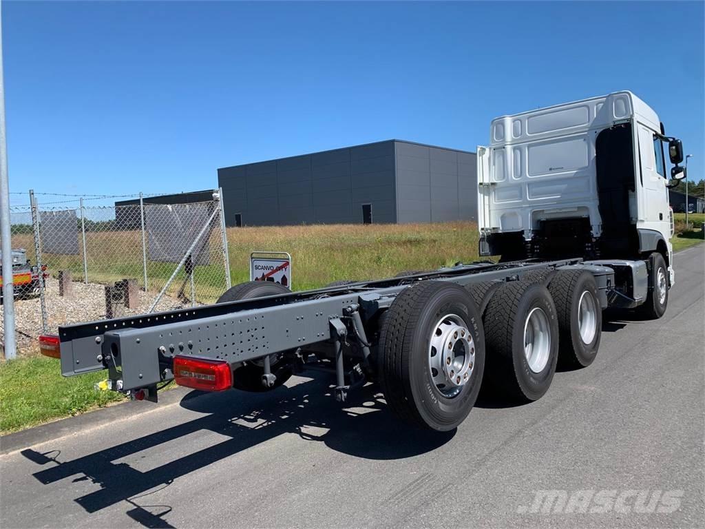 DAF XF 430 8x4*4 Raamautod