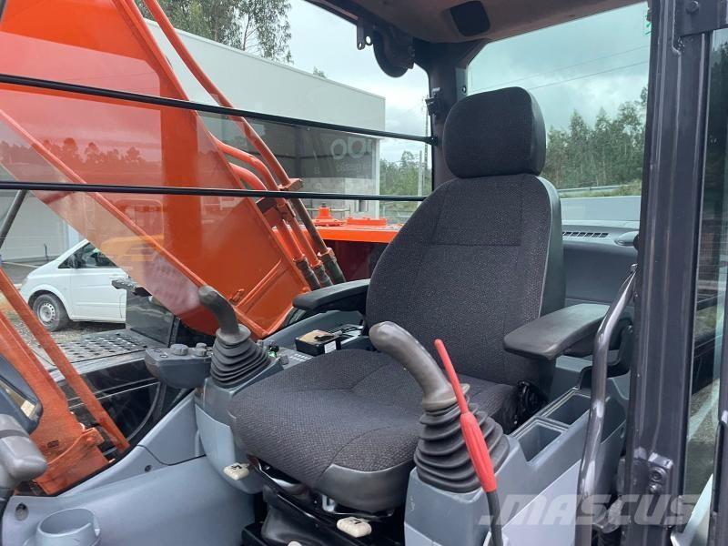 Hitachi ZX210 Roomikekskavaatorid