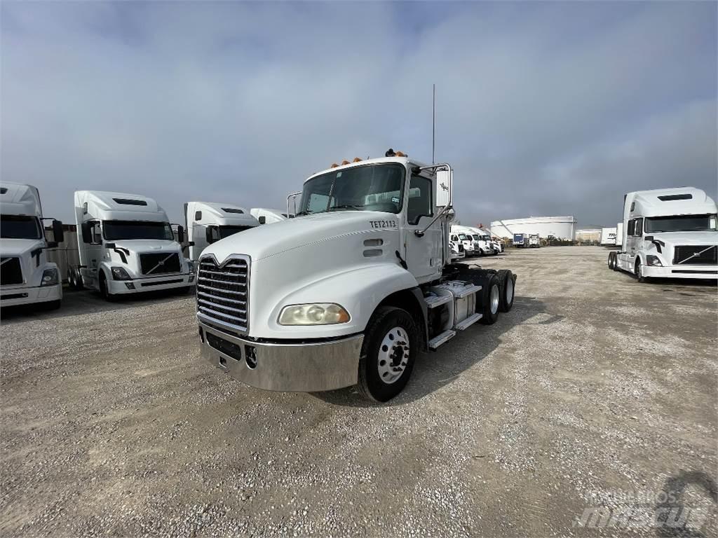 Mack CXU613 Sadulveokid