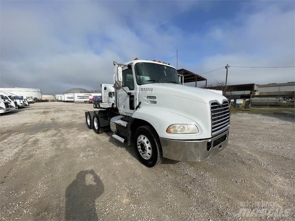 Mack CXU613 Sadulveokid