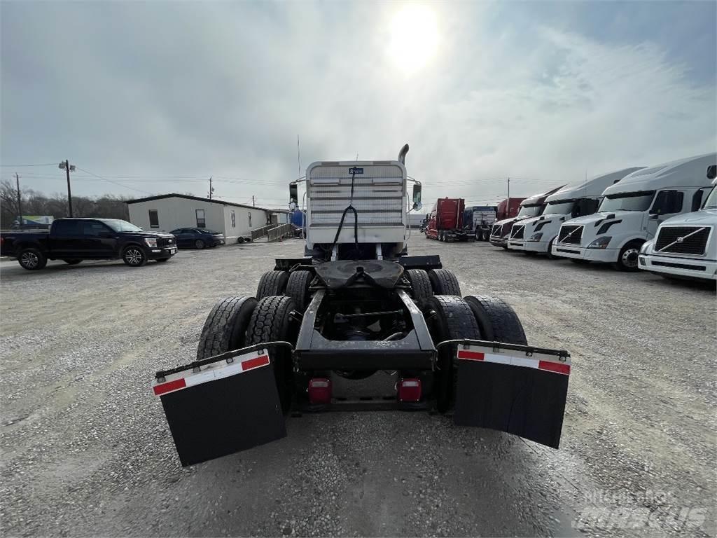 Mack CXU613 Sadulveokid