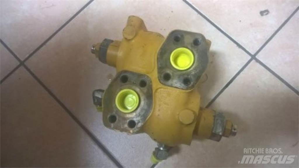 CAT 231D Muu