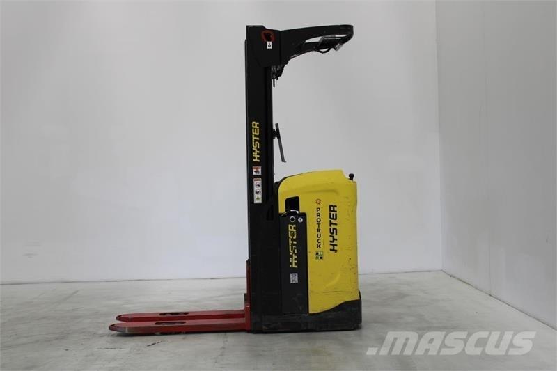 Hyster RS1.6 Platvormiga virnastajad