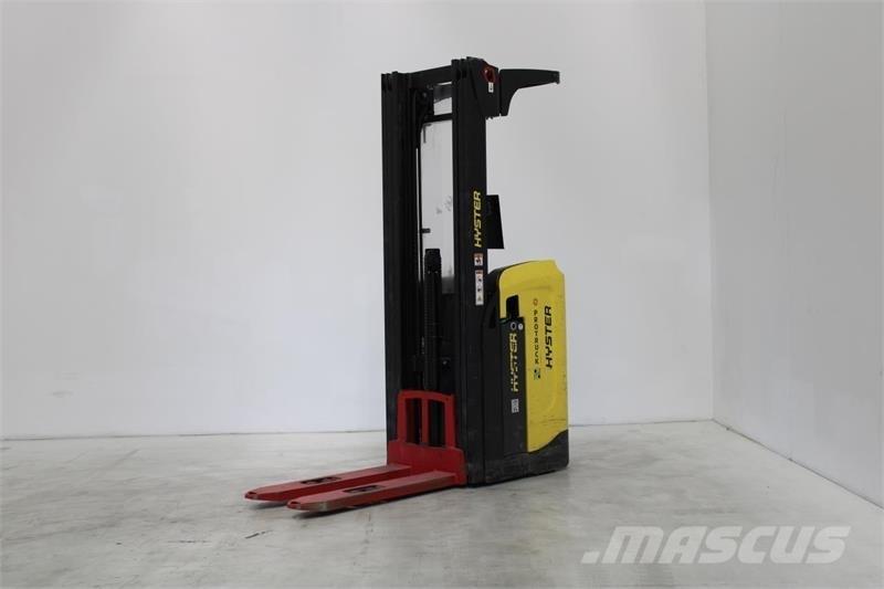 Hyster RS1.6 Platvormiga virnastajad
