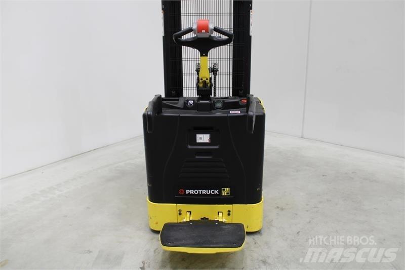 Hyster S1.5S Platvormiga virnastajad