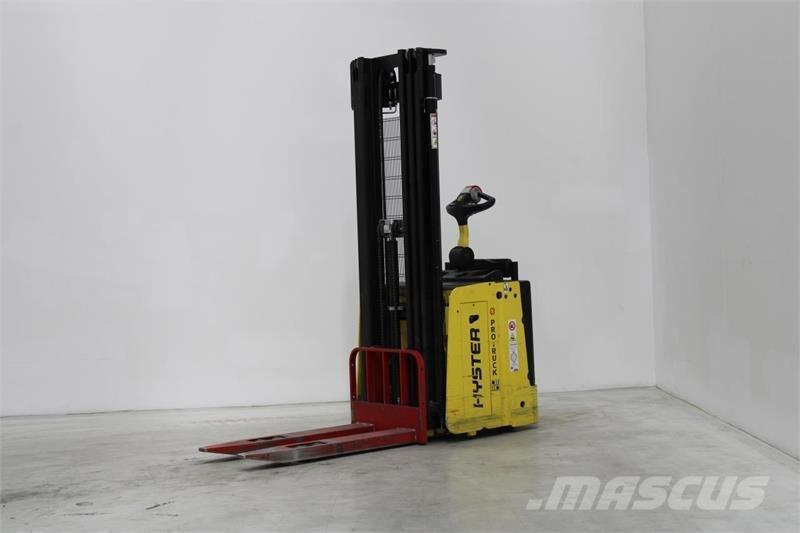 Hyster S1.5S Platvormiga virnastajad