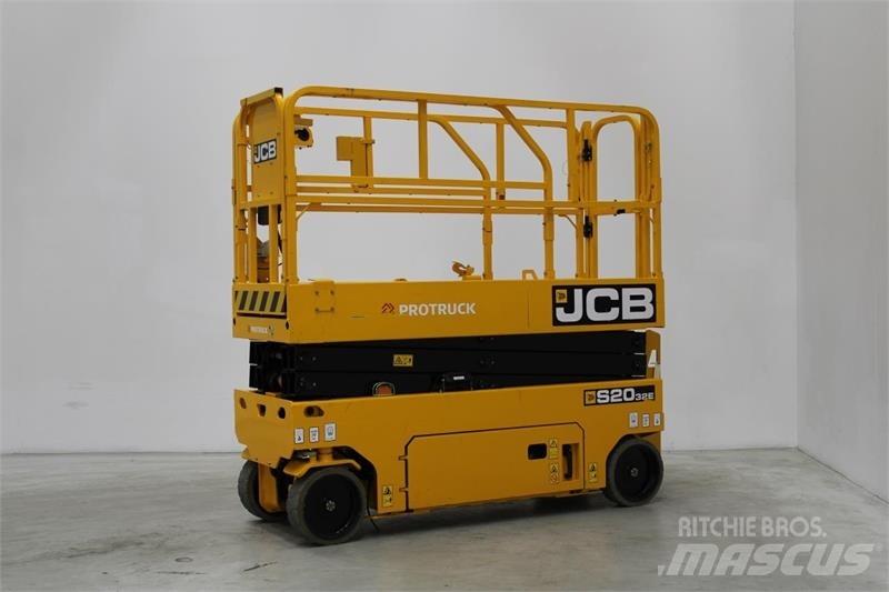 JCB S2032E Käärtõstukid