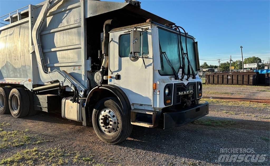 Mack 600 Prügiautod