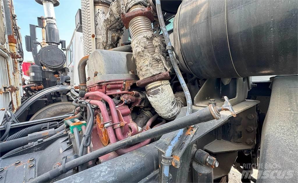 Mack LEU613 Prügiautod