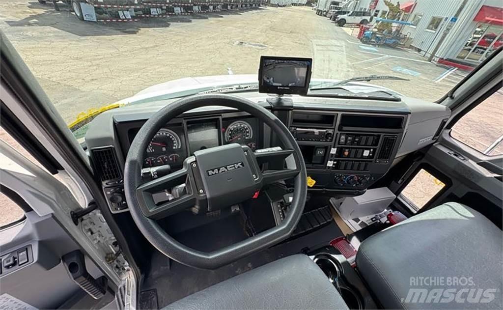 Mack MD6 Prügiautod