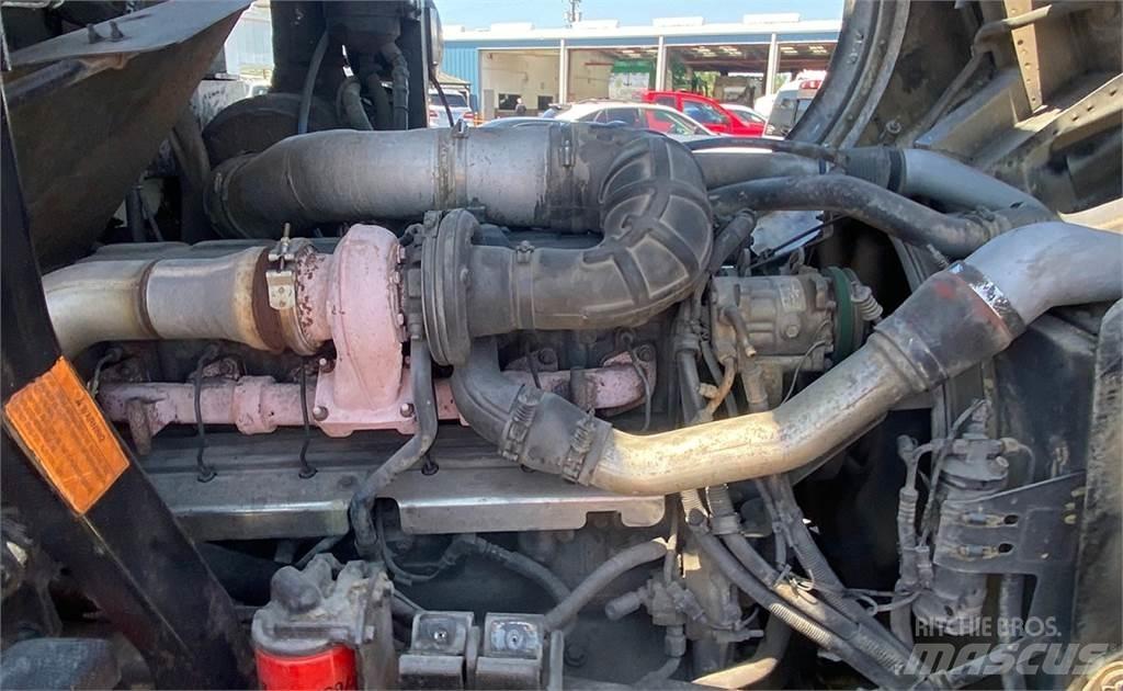 Mack MR688S Prügiautod