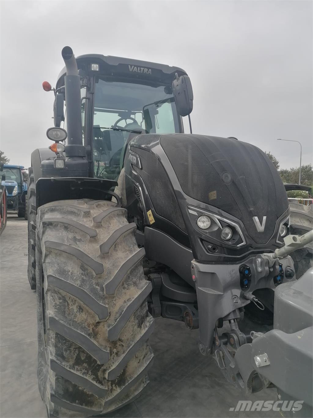 Valtra S324 Traktorid